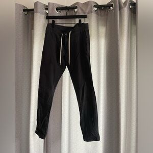 Vuori Women’s Medium Gray Ripstop pants